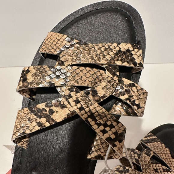 O’Neill Snake Print Sandals - Picture 4 of 7
